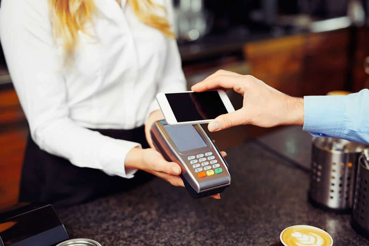 paying_with_mobile_phone