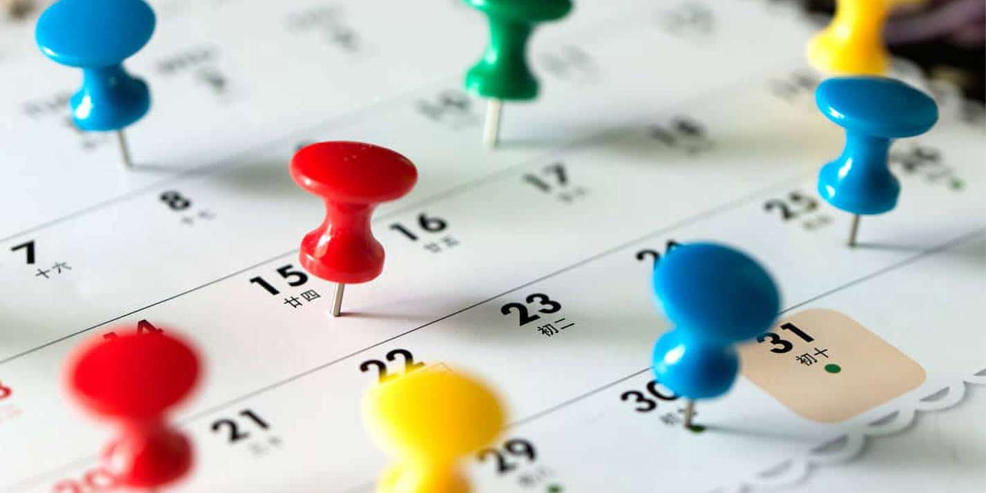 rsz_thumb-tack-pins-on-calendar-as-reminder-e43gcd5